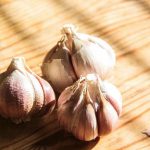 zasto-postoje-dva-vremena-dodavanja-cesnjaka-kako-kontrolirati-okus-od.jpg